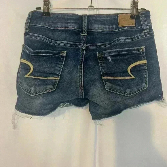 American Eagle Juniors distressed Jean shorts - Picture 2 of 4